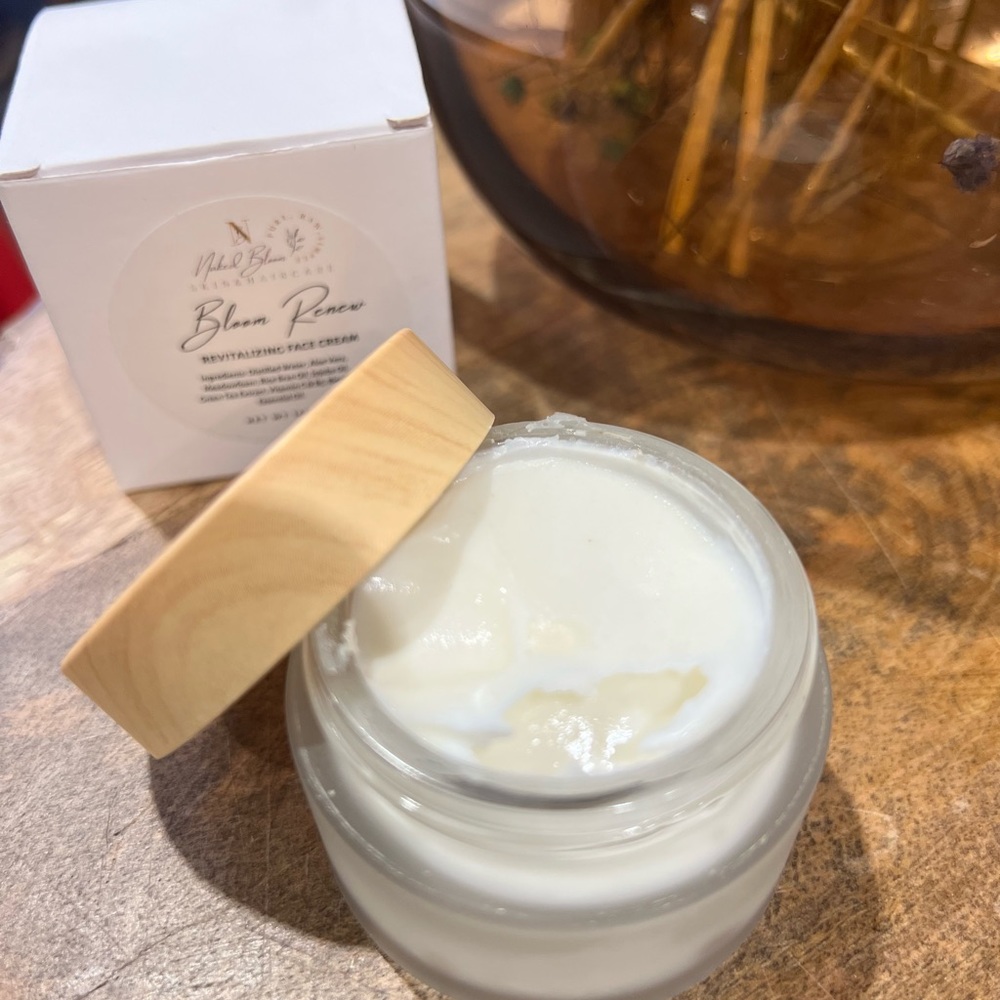 Bloom Renew Revitalizing face cream